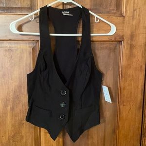 Size L- black vest.